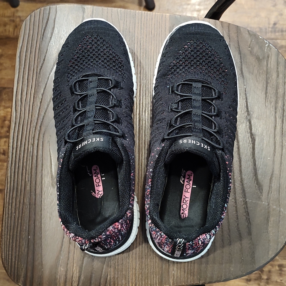 Skechers Women's Black and Pink Sneakers